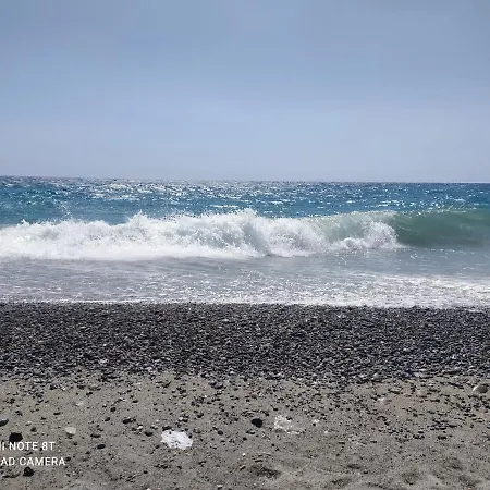 - Camera 4 Pl - Vicinissima Al Mare 住宿加早餐酒店 洛克里